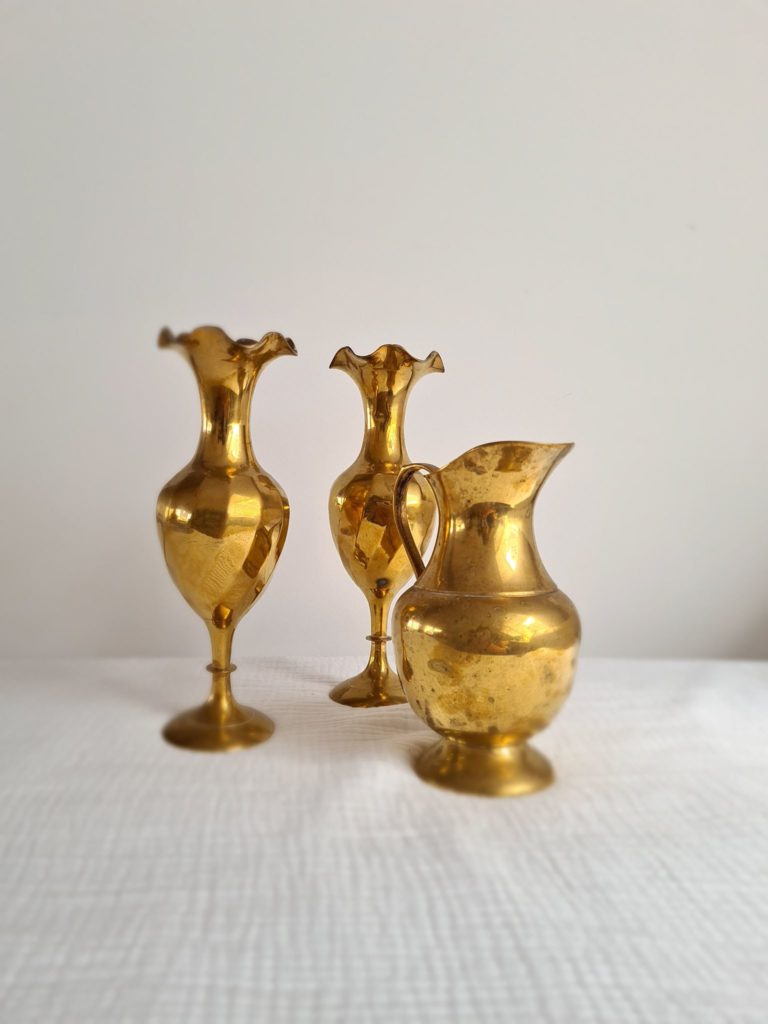 MT027- Lot de 3 petits vases dorés - 1.50€