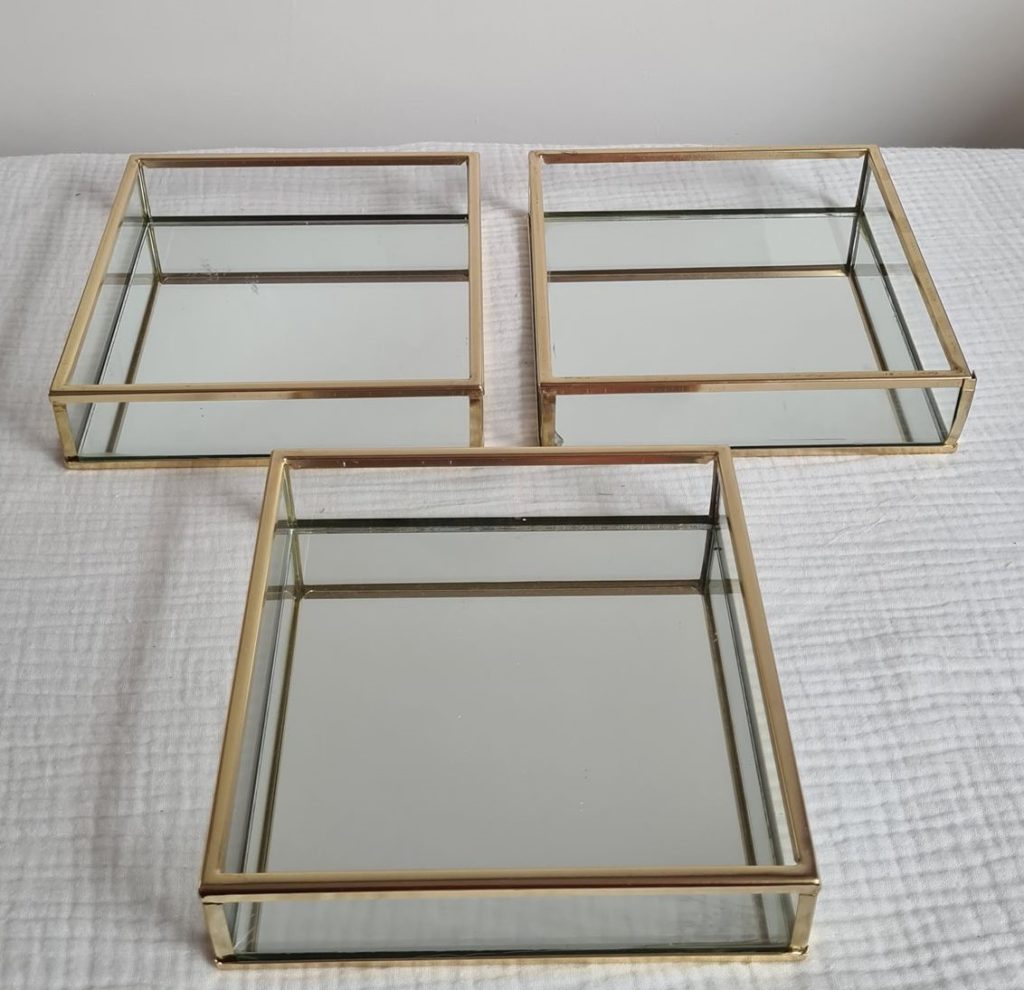 MT26 - 2.50€
Le lot de 3 plateau 18x18cm